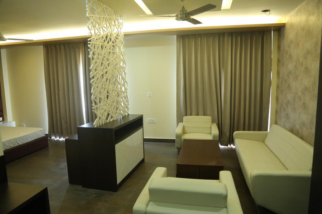 Hardy'S World Hotel Ludhiana Room photo
